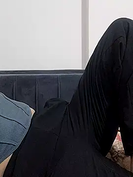 Snapshot of BUSE8821 chatting on 06-11-26, 11:14 BUSE8821 online show from 06-11-26, 11:14