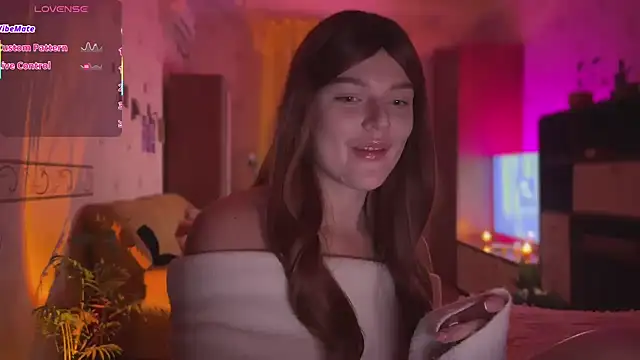 CherryRed Girl online show from 10-21-25, 06:30