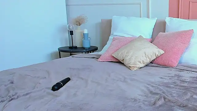 Snapshot of _BunnyDollStella_ chatting on 03-10-25, 05:54 BunnyDollStella online show from 03-10-25, 05:54