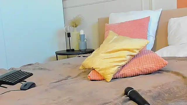 Snapshot of _BunnyDollStella_ chatting on 03-16-25, 07:15 BunnyDollStella online show from 03-16-25, 07:15