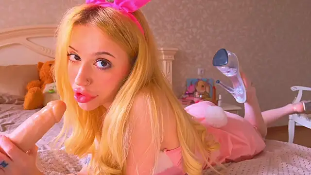 Snapshot of _BunnyDollStella_ chatting on 10-05-25, 05:28 BunnyDollStella online show from 10-05-25, 05:28