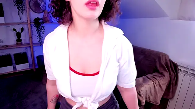 Snapshot of CurlyVixen chatting on 03-17-25, 07:13 CurlyVixen online show from 03-17-25, 07:13