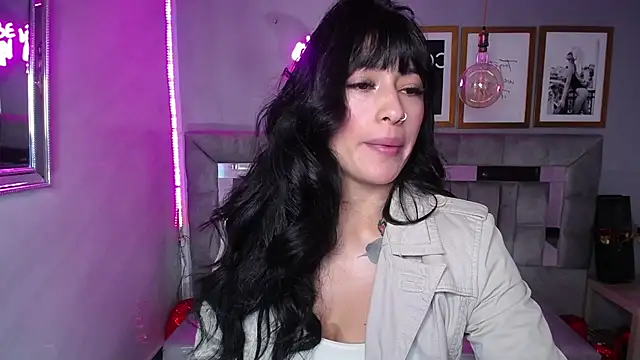 Snapshot of Isabella_Collen_v chatting on 03-10-25, 12:37 Isabella Collen v online show from 03-10-25, 12:37