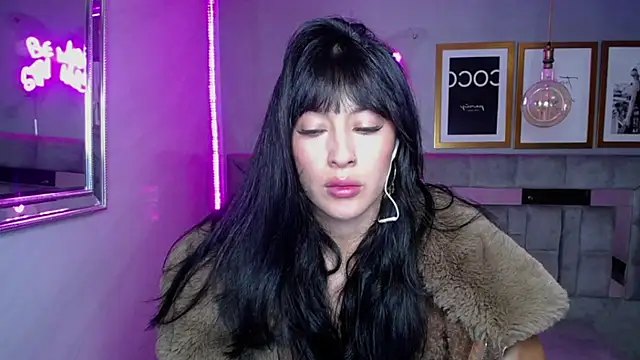 Snapshot of Isabella_Collen_v chatting on 03-17-25, 12:46 Isabella Collen v online show from 03-17-25, 12:46