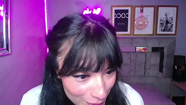 Snapshot of Isabella_Collen_v chatting on 03-20-25, 12:32 Isabella Collen v online show from 03-20-25, 12:32