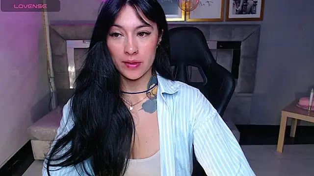 Snapshot of Isabella_Collen_v chatting on 10-20-25, 01:11 Isabella Collen v online show from 10-20-25, 01:11