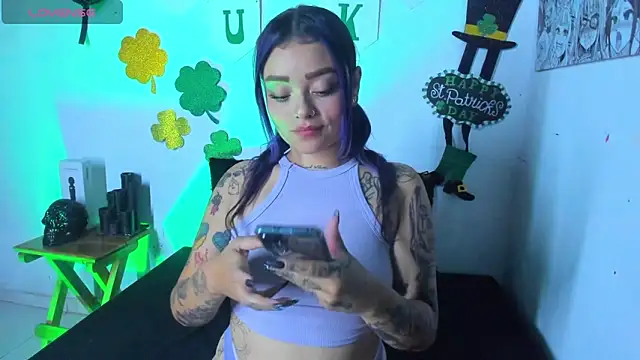 Snapshot of ChloeAllennn chatting on 03-19-25, 03:20 ChloeAllennn online show from 03-19-25, 03:20