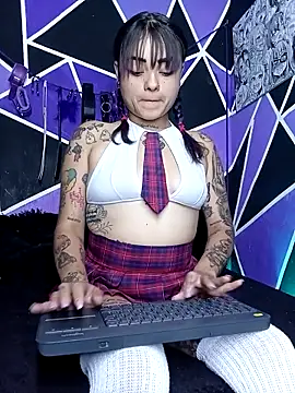 Snapshot of ChloeAllennn chatting on 09-16-25, 11:44 ChloeAllennn online show from 09-16-25, 11:44