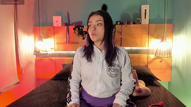 ChloeAllennn online show from 11-10-25, 12:20