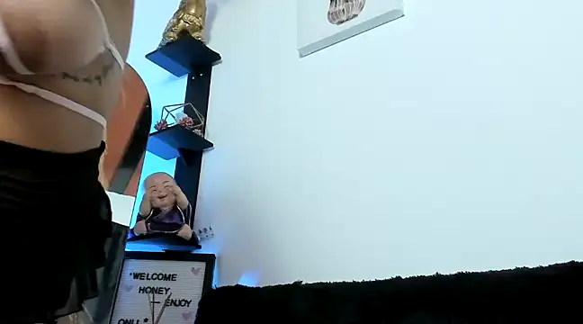 Snapshot of MarianaZapataa chatting on 03-10-25, 10:02 MarianaZapataa online show from 03-10-25, 10:02