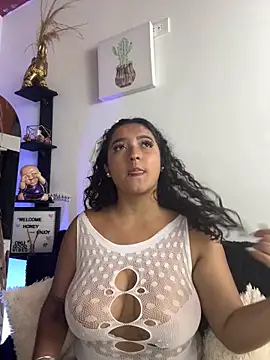 Snapshot of MarianaZapataa chatting on 03-12-25, 01:58 MarianaZapataa online show from 03-12-25, 01:58