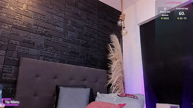 Maite Smith  online show from 11-21-25, 04:33