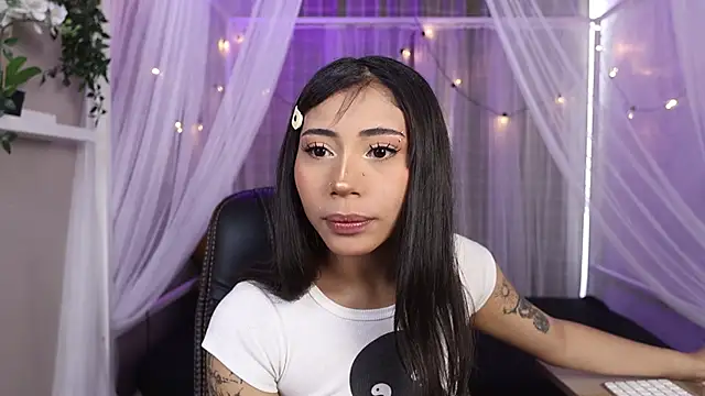 Snapshot of nanii_velvett chatting on 10-18-25, 12:50 nanii velvett online show from 10-18-25, 12:50