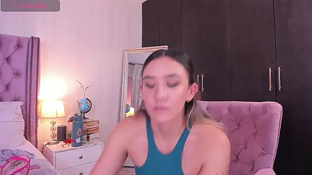 natashaleightt online show from 03-21-25, 12:29