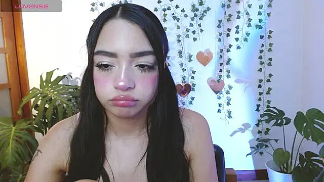 Snapshot of hellokitty__valery chatting on 04-28-26, 02:27 hellokitty valery online show from 04-28-26, 02:27
