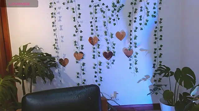Snapshot of hellokitty__valery chatting on 04-30-26, 02:51 hellokitty valery online show from 04-30-26, 02:51