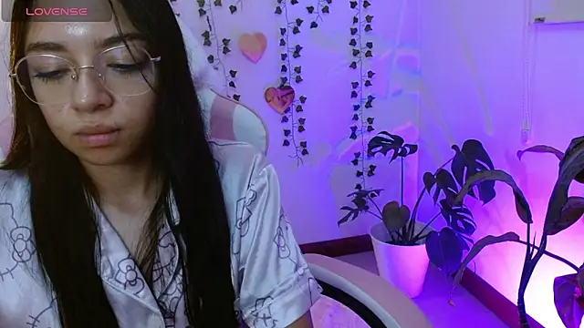 Snapshot of hellokitty__valery chatting on 05-20-26, 01:01 hellokitty valery online show from 05-20-26, 01:01