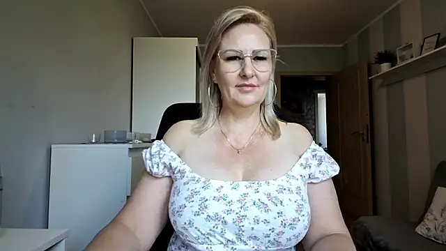 DianaLive online show from 05-23-26, 08:29