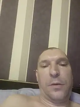 Snapshot of GoggaBum chatting on 03-17-25, 04:19 GoggaBum online show from 03-17-25, 04:19