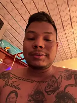 Snapshot of Saipuer31 chatting on 12-16-25, 03:28 Saipuer31 online show from 12-16-25, 03:28