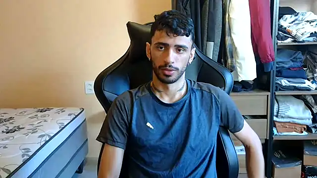 Snapshot of iendriw chatting on 02-18-26, 10:44 iendriw online show from 02-18-26, 10:44