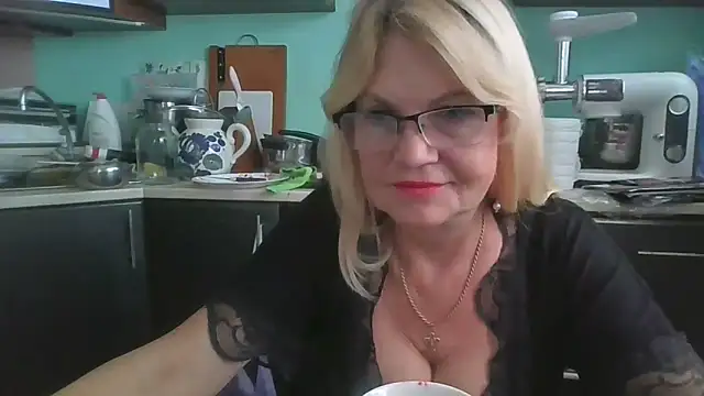 Snapshot of Heidi-Helga chatting on 09-11-25, 06:35 Heidi-Helga online show from 09-11-25, 06:35