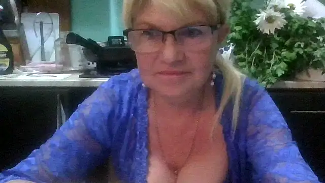 Snapshot of Heidi-Helga chatting on 09-23-25, 06:33 Heidi-Helga online show from 09-23-25, 06:33