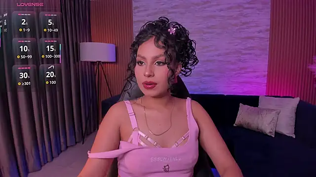 hannah thomson  online show from 10-24-25, 03:14