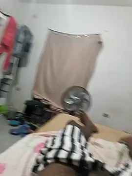 Snapshot of douglassilvadls chatting on 03-22-25, 06:33 douglassilvadls online show from 03-22-25, 06:33