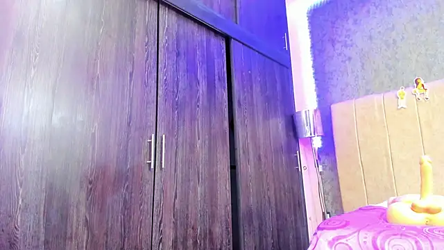 Snapshot of ava-am chatting on 11-08-25, 02:45 ava-am online show from 11-08-25, 02:45