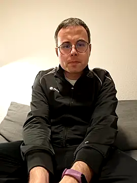 Snapshot of Simonudist chatting on 02-05-26, 05:06 Simonudist online show from 02-05-26, 05:06