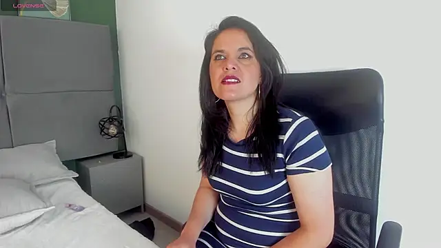 laura hotties online show from 03-05-25, 04:02