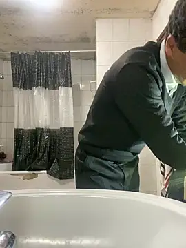 rogerdik76 online show from 02-10-26, 06:17