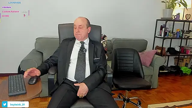 Snapshot of masterboy50 chatting on 03-06-26, 08:05 masterboy50 online show from 03-06-26, 08:05