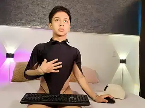 Snapshot of Dante_bre chatting on 03-11-25, 12:17 Dante bre online show from 03-11-25, 12:17