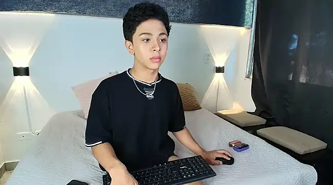 Snapshot of Dante_bre chatting on 03-18-25, 03:10 Dante bre online show from 03-18-25, 03:10