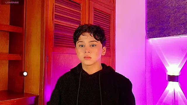 Snapshot of Dante_bre chatting on 09-29-25, 01:27 Dante bre online show from 09-29-25, 01:27