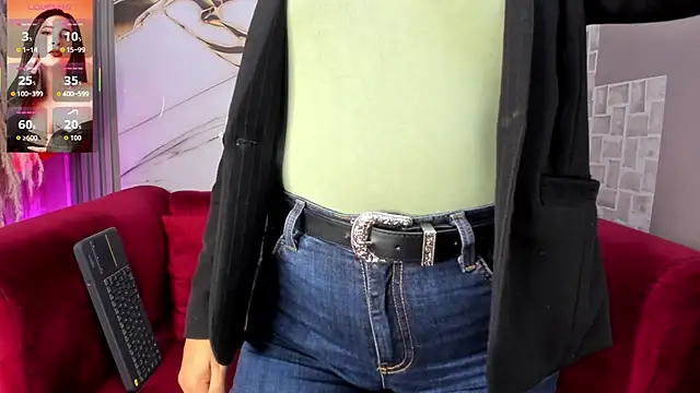 Snapshot of Bella_williamss_ chatting on 10-30-25, 08:53 Bella williamss online show from 10-30-25, 08:53