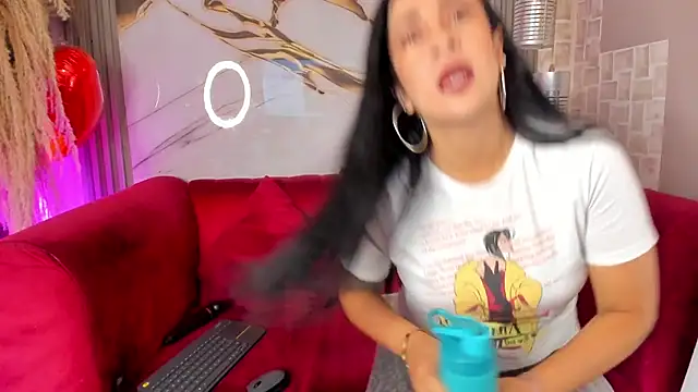 Snapshot of Bella_williamss_ chatting on 11-20-25, 07:46 Bella williamss online show from 11-20-25, 07:46