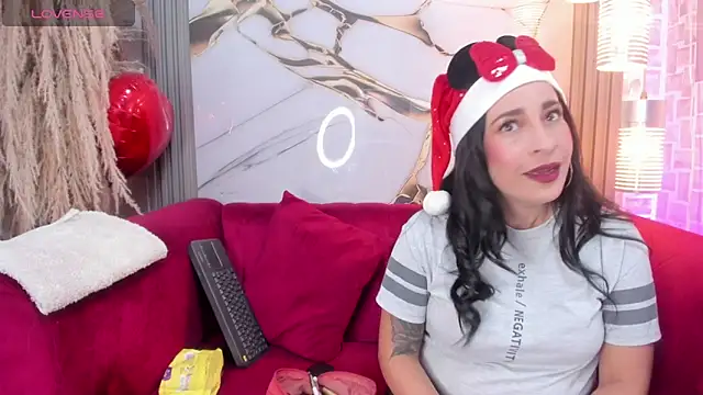 Snapshot of Bella_williamss_ chatting on 12-17-25, 07:42 Bella williamss online show from 12-17-25, 07:42