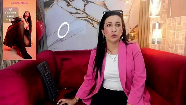 Bella williamss  online show from 02-10-26, 07:40