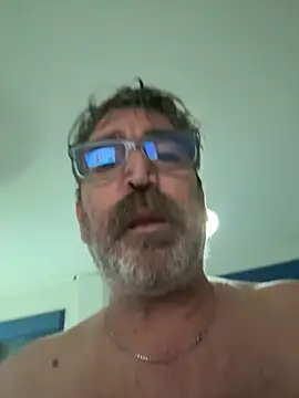 Snapshot of moreno51 chatting on 03-17-26, 11:08 moreno51 online show from 03-17-26, 11:08