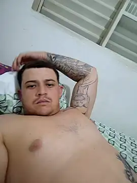 Snapshot of comcoroas chatting on 12-18-25, 01:33 comcoroas online show from 12-18-25, 01:33