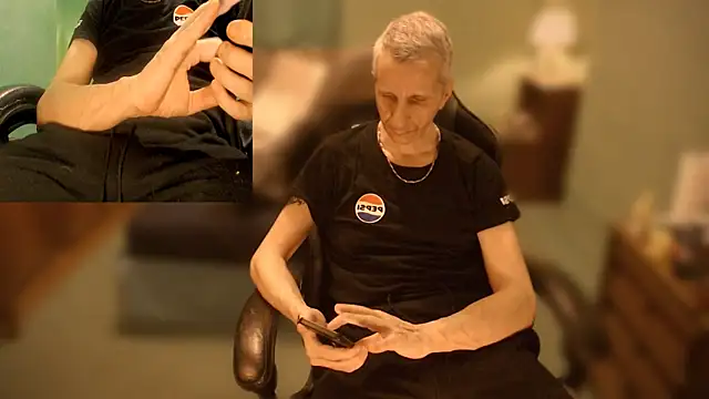 maxdaddy690 online show from 12-31-24, 02:03