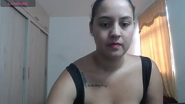Snapshot of Anthonela_Queen chatting on 10-19-25, 04:40 Anthonela Queen online show from 10-19-25, 04:40