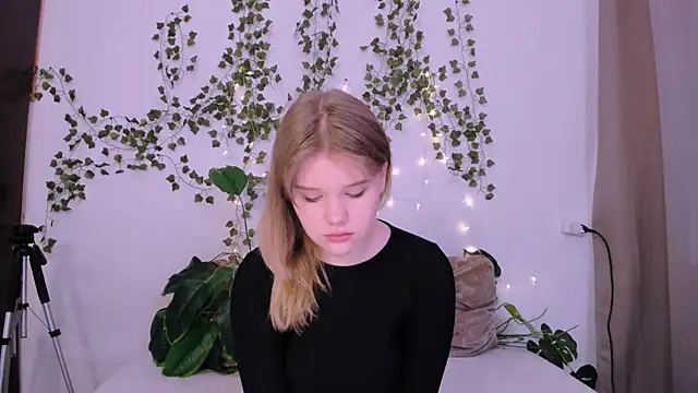 LaseyMoon online show from 03-17-25, 01:03