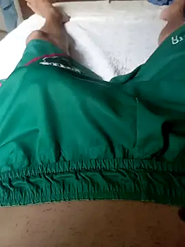 Snapshot of Magrinholl chatting on 03-08-25, 10:22 Magrinholl online show from 03-08-25, 10:22