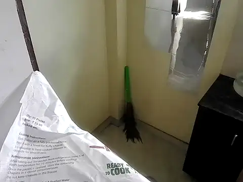 Snapshot of fitbuddy1 chatting on 09-14-25, 08:02 fitbuddy1 online show from 09-14-25, 08:02