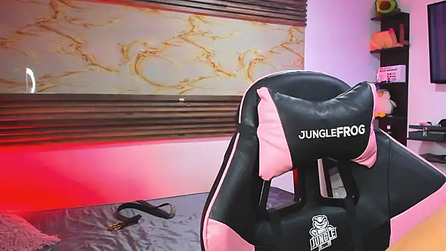 Snapshot of Cloe_roouse chatting on 03-13-26, 07:42 Cloe roouse online show from 03-13-26, 07:42