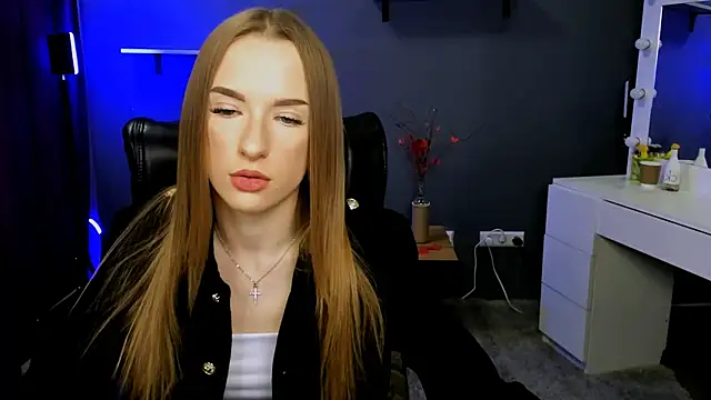 Snapshot of doll_vey chatting on 03-06-25, 04:17 doll vey online show from 03-06-25, 04:17